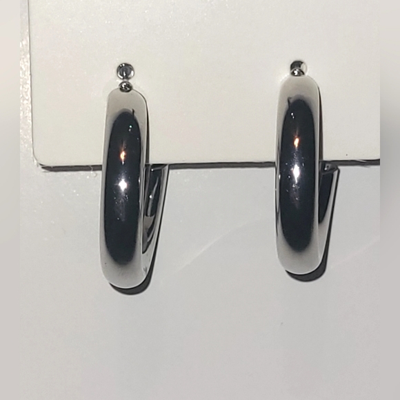 🛍️ SILVER HOOP EARRINGS - Picture 2 of 4